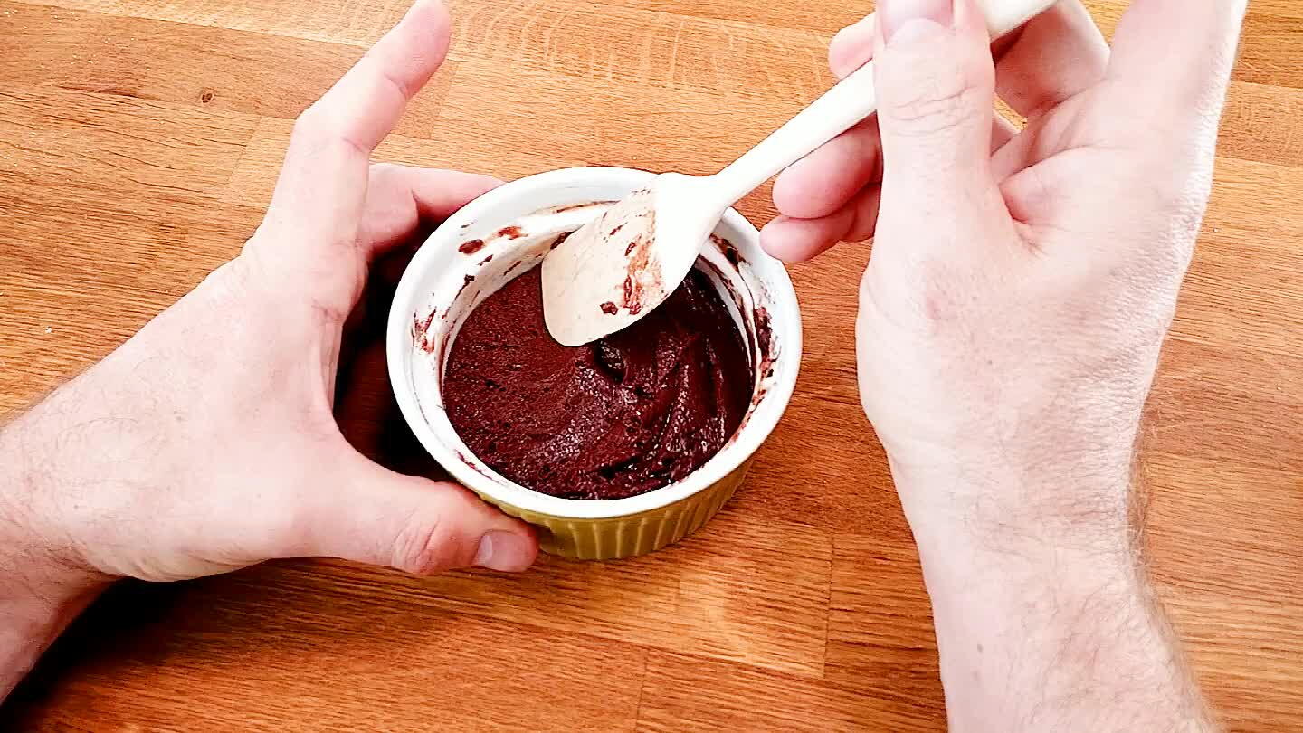 Versuchen Sie, die Oberfläche so gut wie möglich zu glätten.
