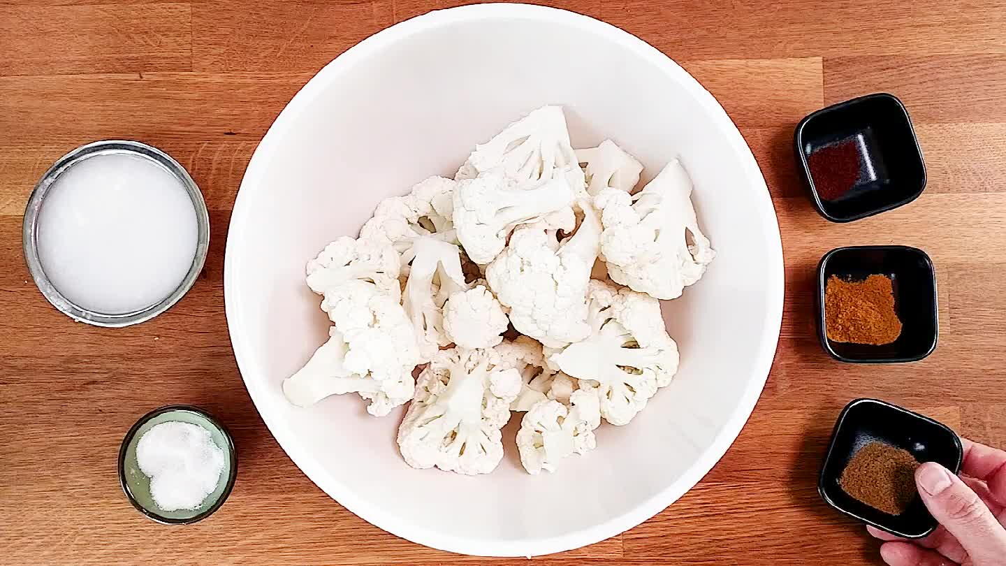 Combine cauliflower florets with remaining ingredients.