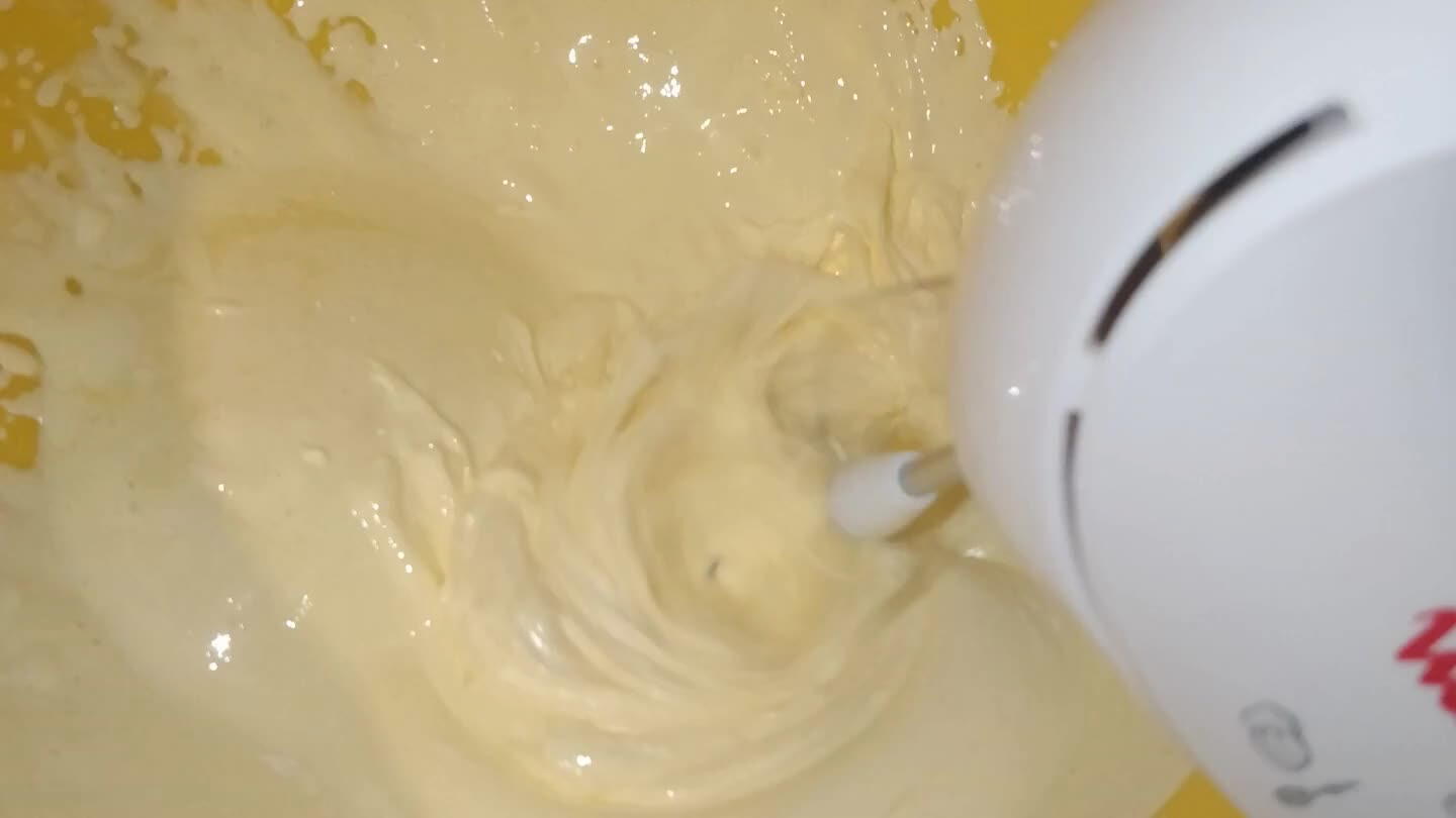 ti spumoso. N.b utilizzate una ciotola molto grande, perché successivamente andranno aggiunti gli altri ingredienti
