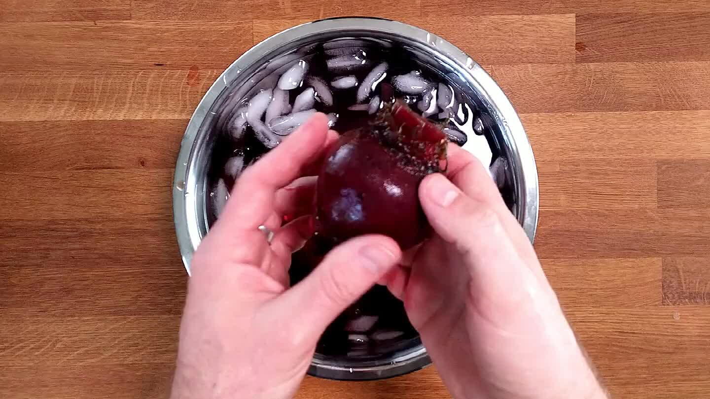 いただけます。私がよく作るのは、塩コショウ・ビネガー・オリーブオイルを混ぜてスライスしたビートに和える簡単レシピです。