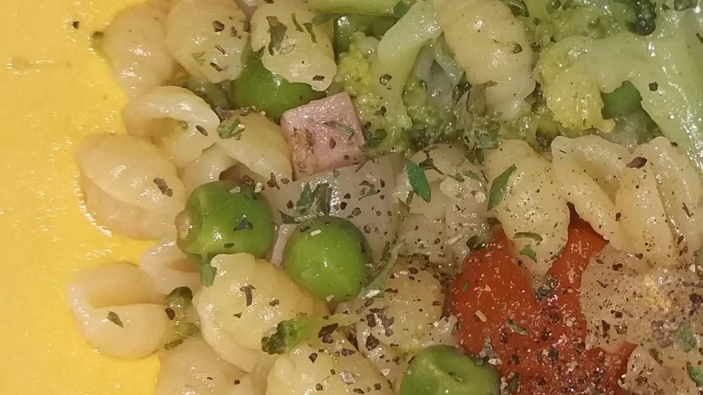 le grosso più un mestolo di brodo di carne ...continuare la cottura a fuoco moderato e mescolare ogni tanto ...
