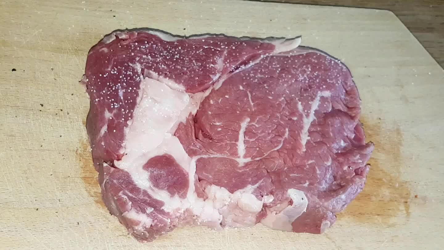 a hús felszínre a fűszert.