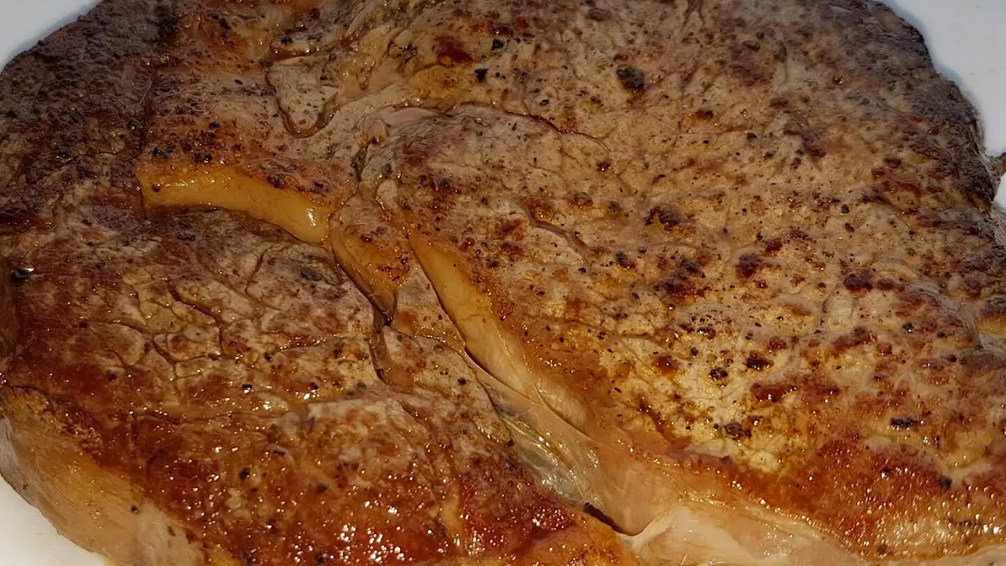 rel készült steak látható.