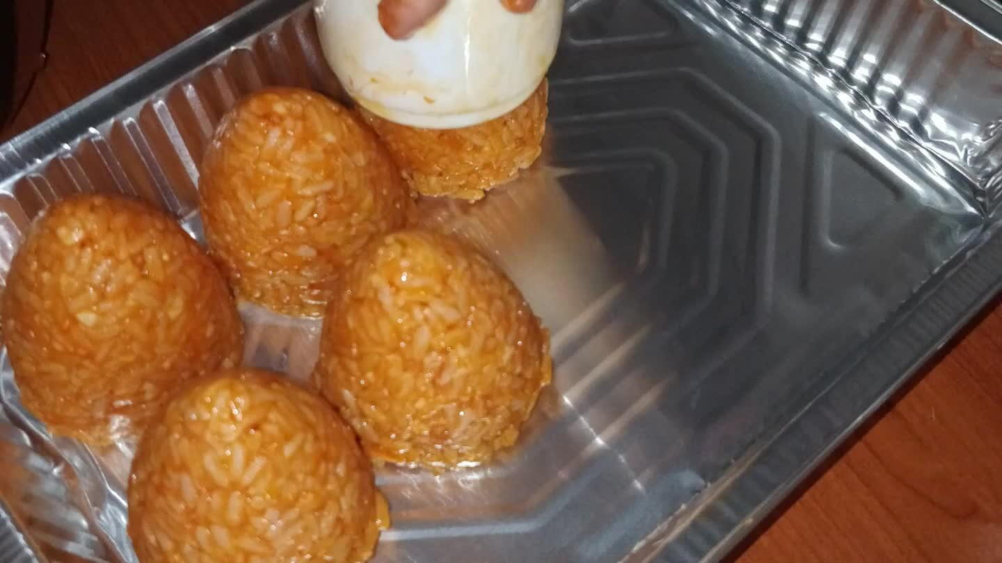 o. Friggerli con olio bollente per 3 minuti, e poggiarli in uno scolapasta con carta in modo da avere una panatura poco unta. Servire