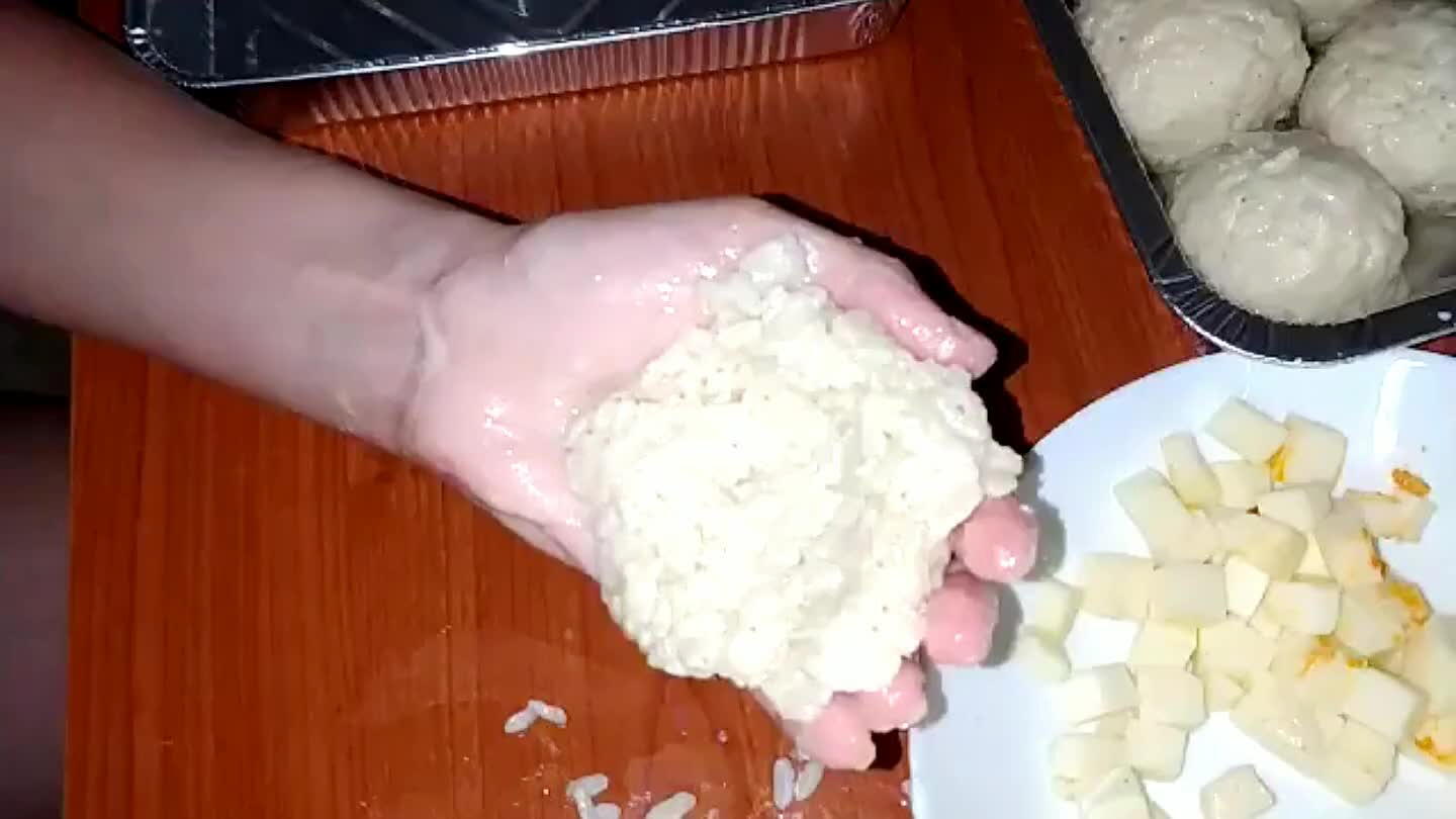 o mettere il galbanino e chiudere per formare una sfera