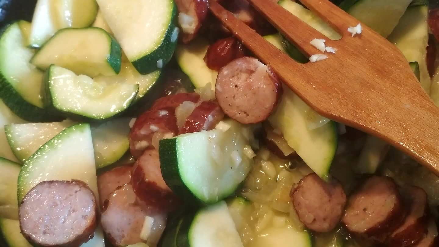 pół księżyce. Podsmażyć razem na głębokiej patelni.