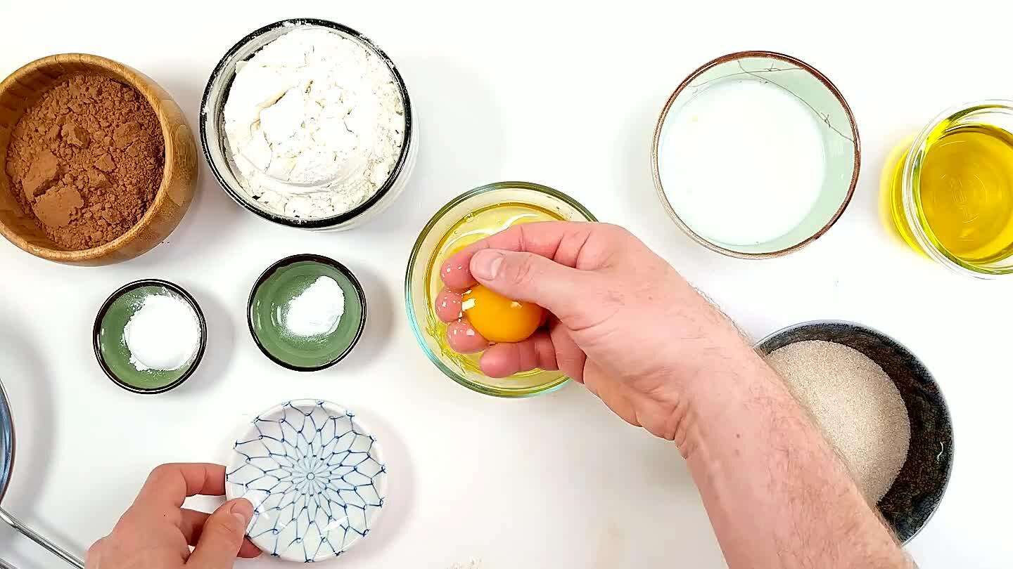 little messy and you need to be careful because if a yolk breaks the whites are ruined for meringue. But it is the fastest way.