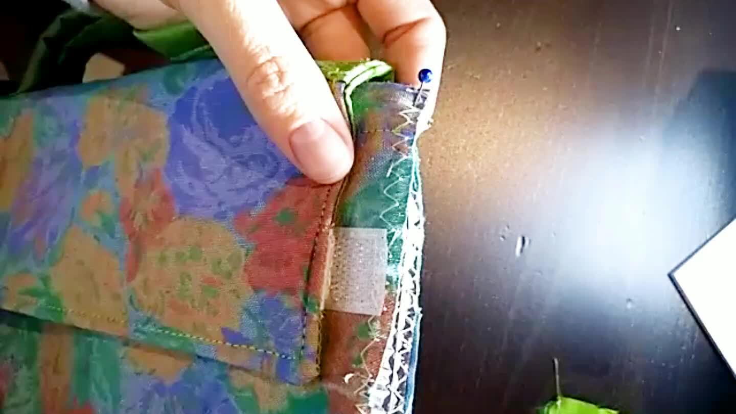 her. Remember to sew the bottom first, leave half centimeter on each side.