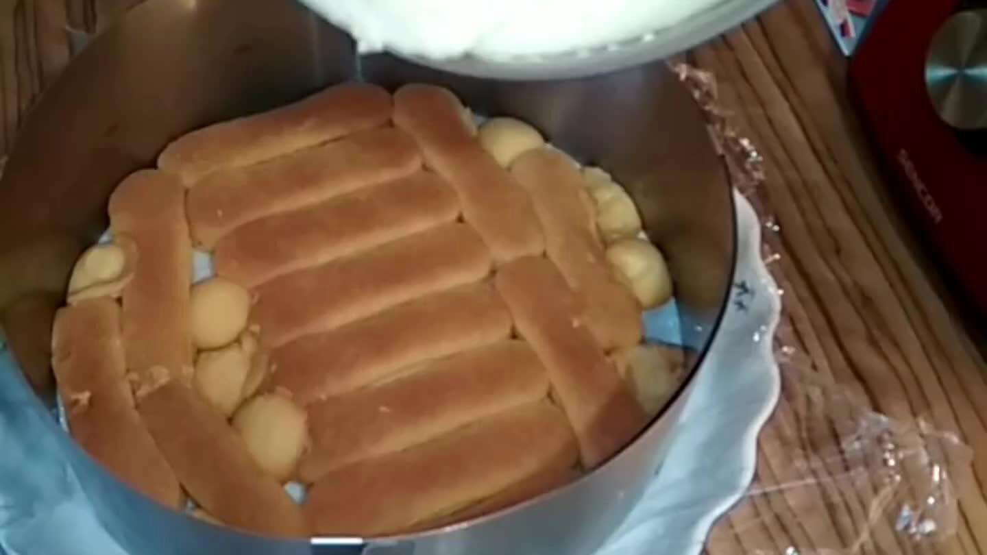 na 4 hodiny podle toho jak nám dort bude tuhnout.