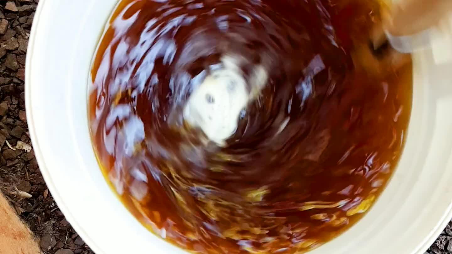 elhor lhe convier, deixando descansar por + ou - um dia, dobre as tampas das caixas e guarde, se fizer na vasilha de plástico, corte e guarde em saco plástico pra não ficar muito seco.