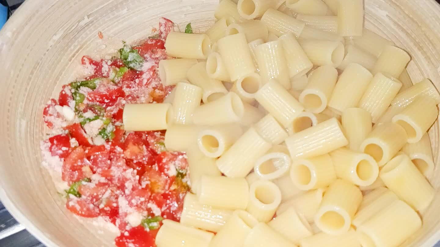 reparato il pomodoro e mescolare. Servire