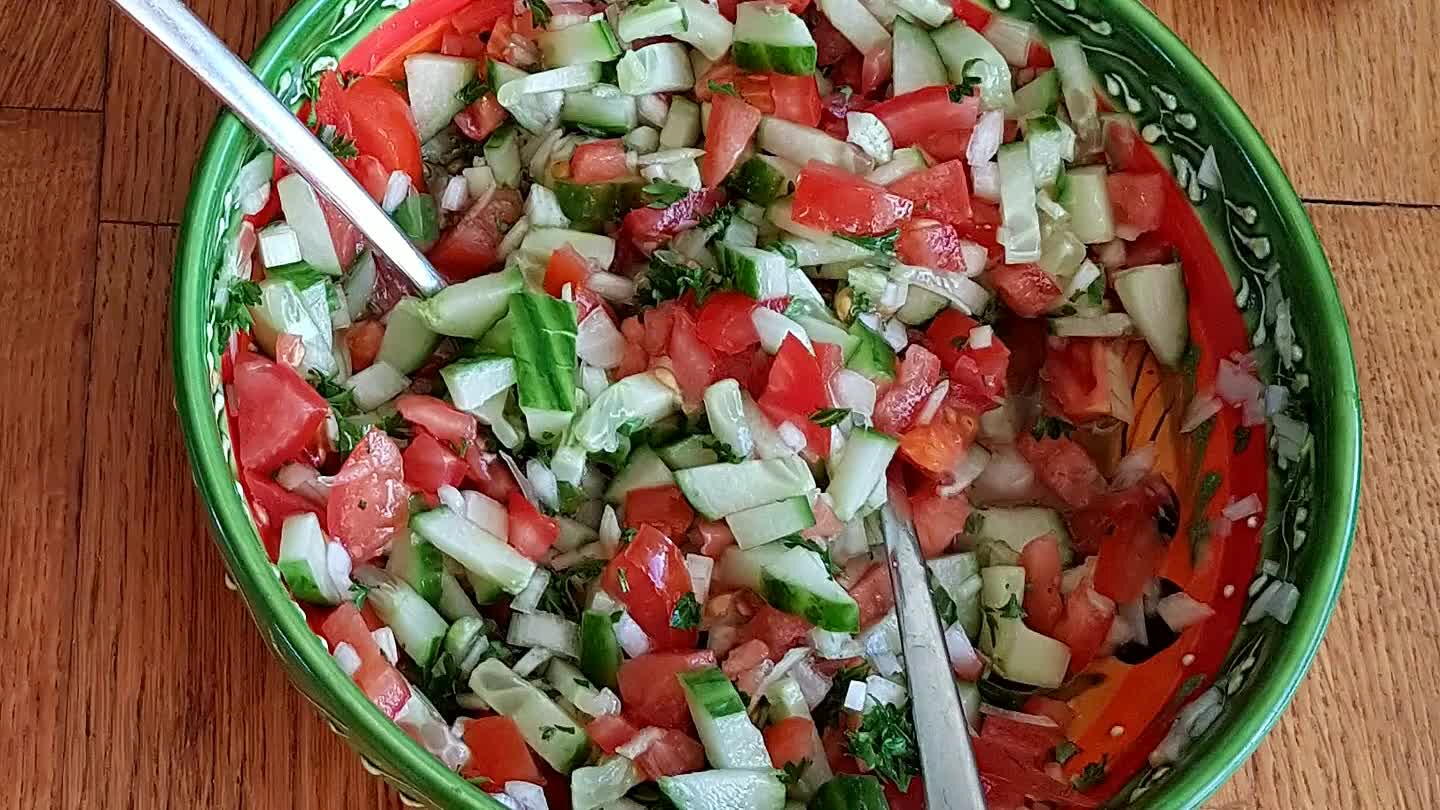 ep de yoghurt en de salade op de rijst. verrassend lekker!