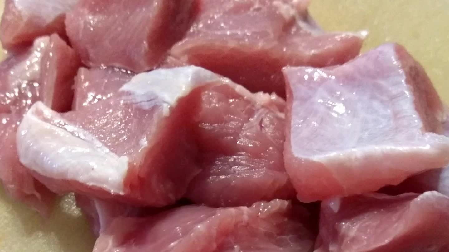 ы она покрыла мясо на 0.5 см, это примерно 800 мл - 1 л воды. Посолить и варить 30 мин на слабом огне