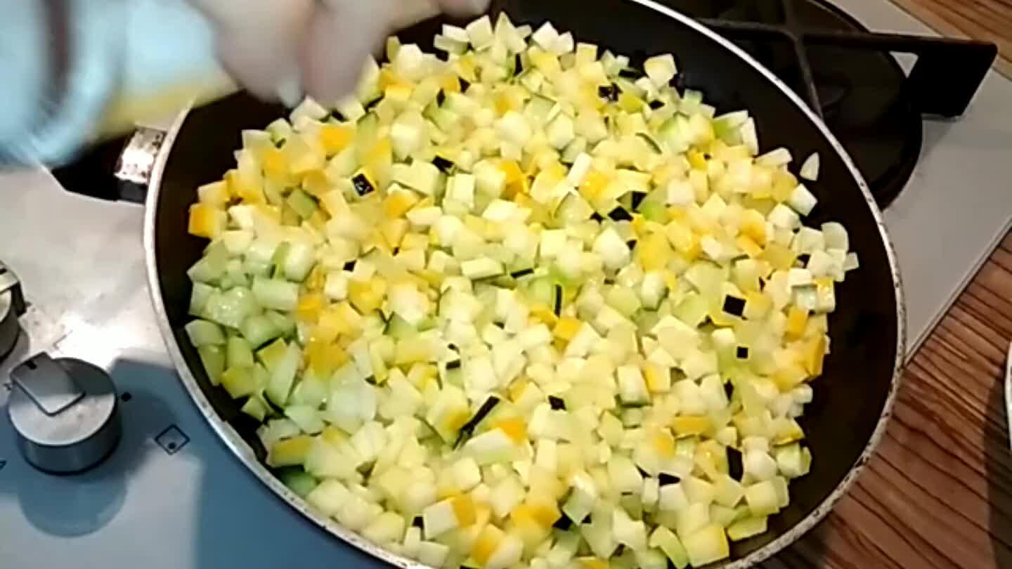 , parmezán i šunka jsou slané.