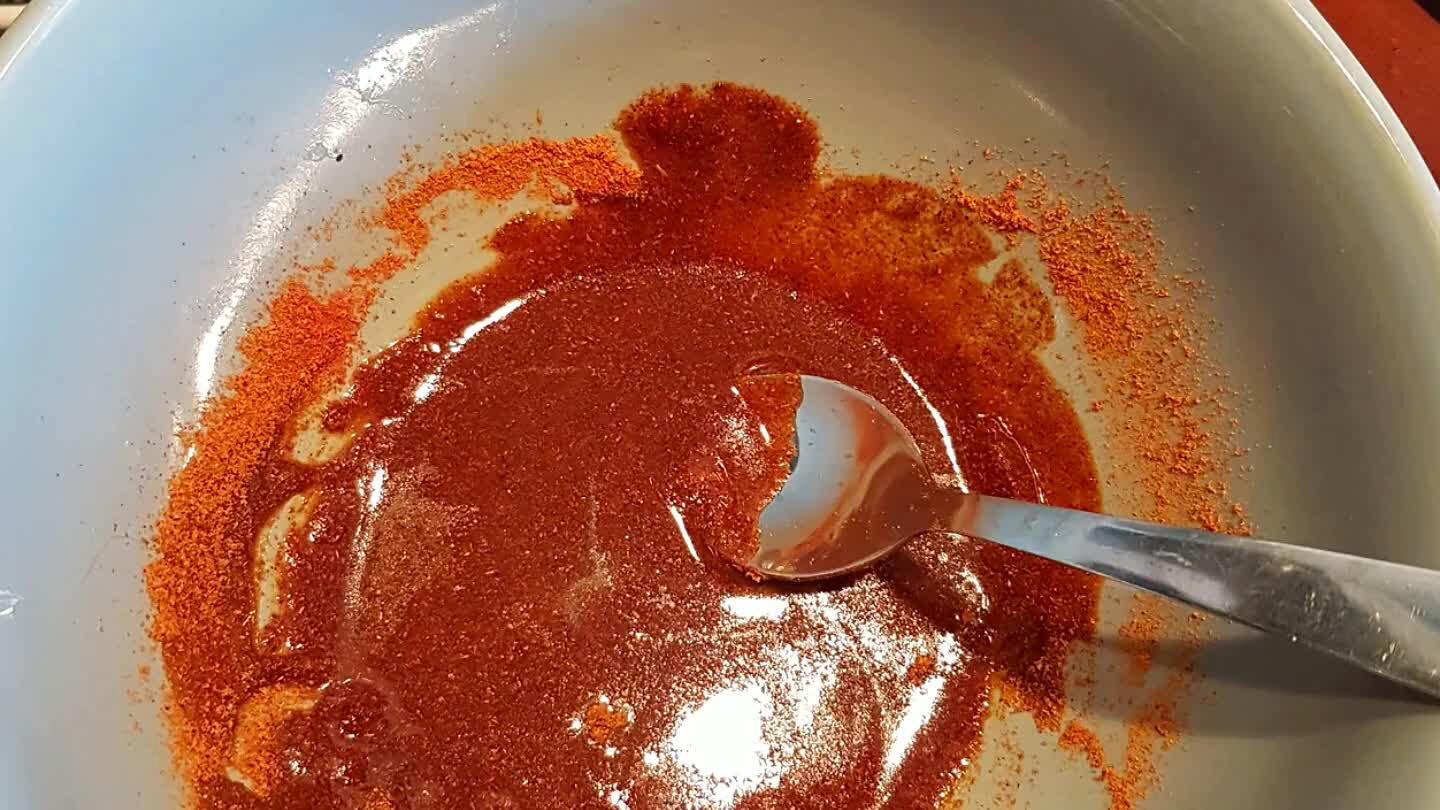 aandikken met maizena. Voeg als laatste de geroosterde amandel(schaafsel) en de koriander erover. Lekker met witte rijst, en de bouillon over de rijst scheppen.