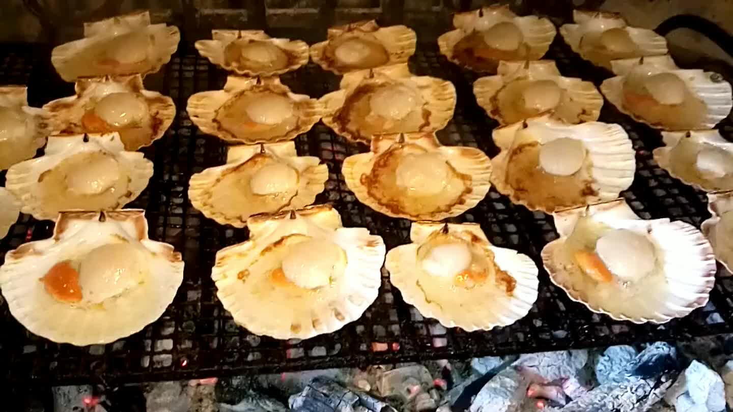 l fuoco il frutto perché è pronto. Nella seconda foto abbiamo impiattato le cappe con una pinza per non scottarci.