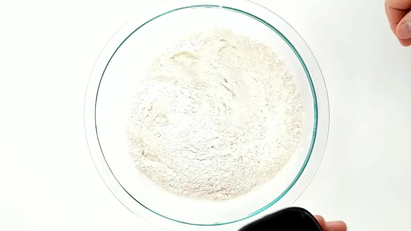 lsiasi peperoncino, a me piace molto il peperoncino dell'Himalaya macinato. È piuttosto forte ed ha un ottimo sapore. Potete trovarlo nei negozi di alimentari indiani.
