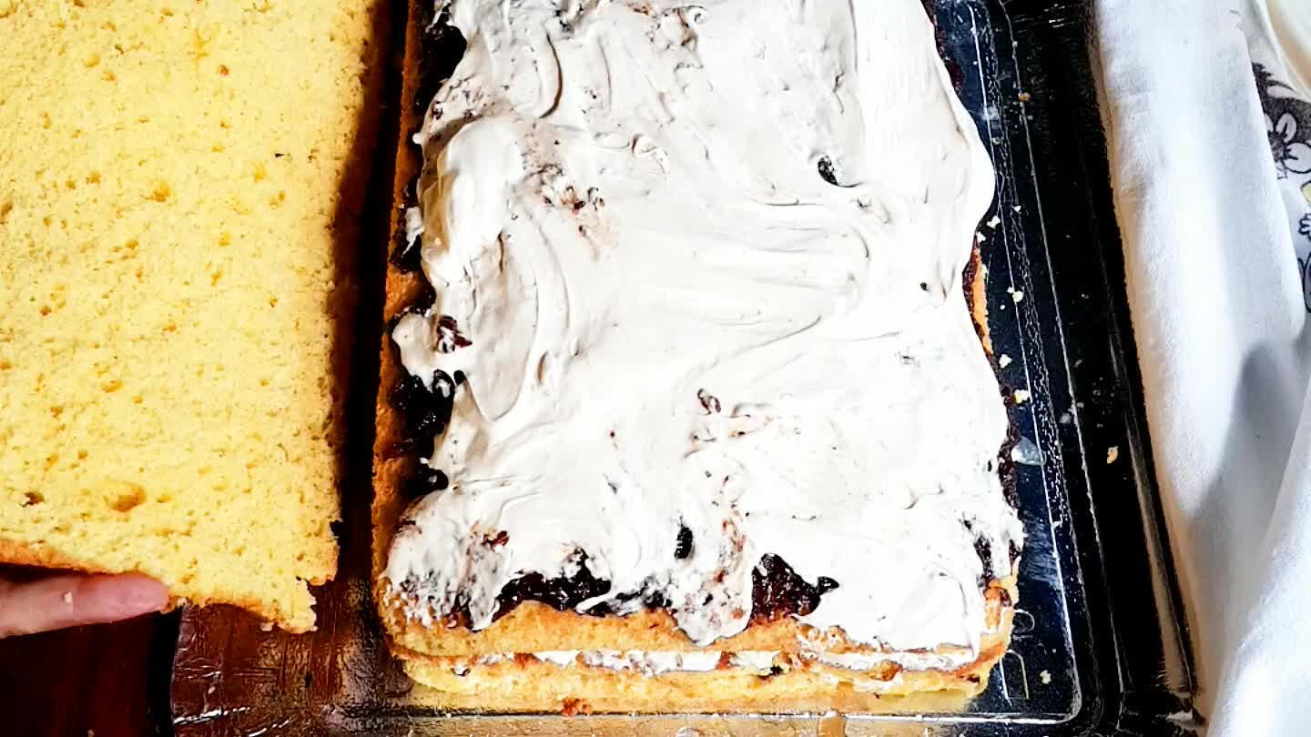 essa receita de creme da para recheio e cobertura de 2 bolos)