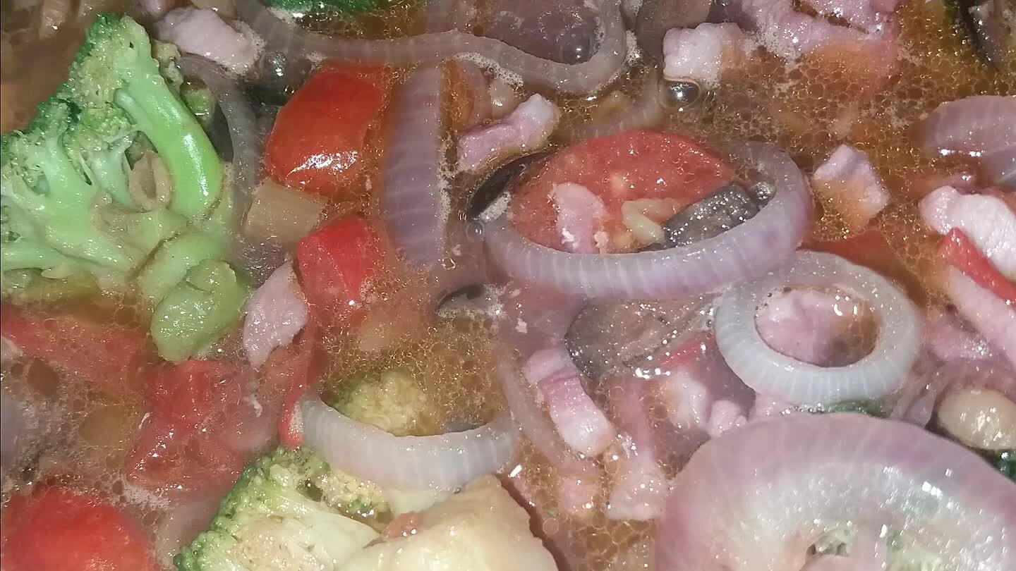 lo di brodo e continuiamo a cucinare...