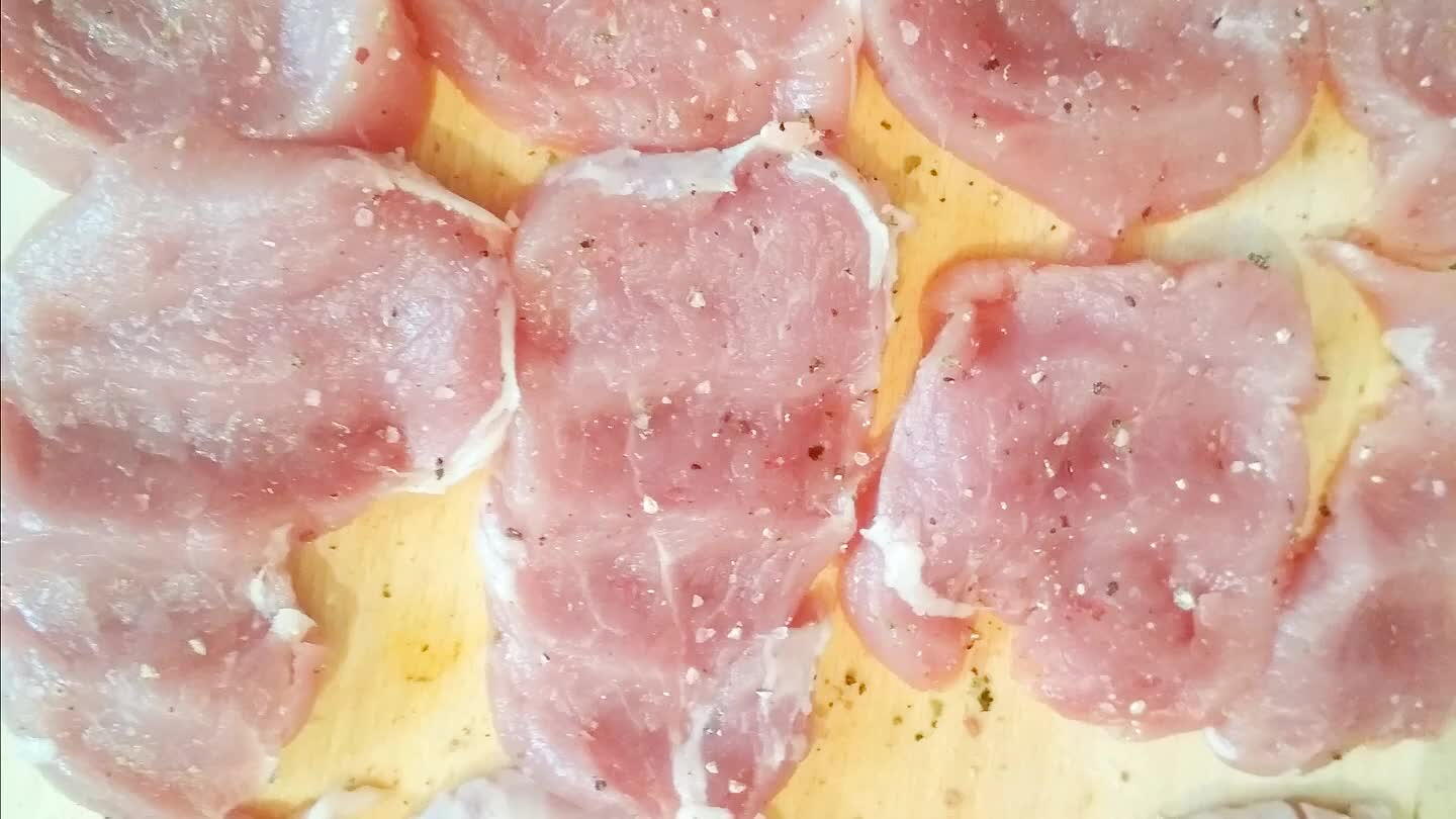 pujemy solą i pieprzem z obu stron