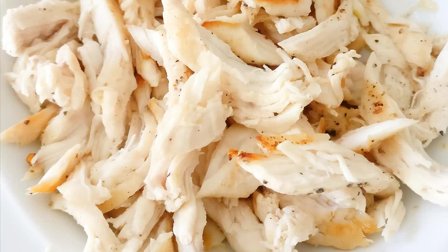 co de ajo Una vez hecho desmigarlo con un tenedor y añadirle la mahonesa una vez esté frio, hasta conseguir una textura suave peeo sin exceso de mahonesa. Reservar