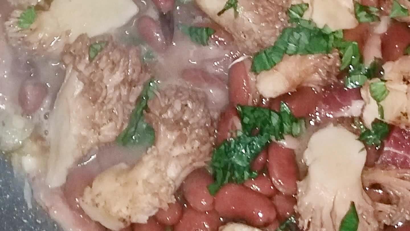 operchio e continuiamo a cucinare x altri 15 minuti mescolando ogni tanto...