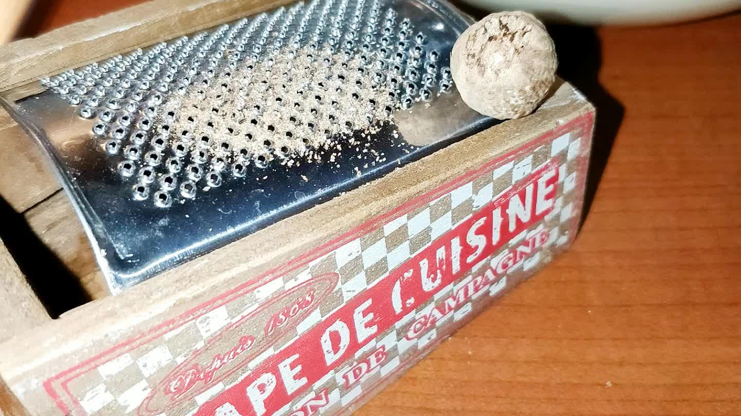 e tutto. Tagliare Galbanino e prosciutto