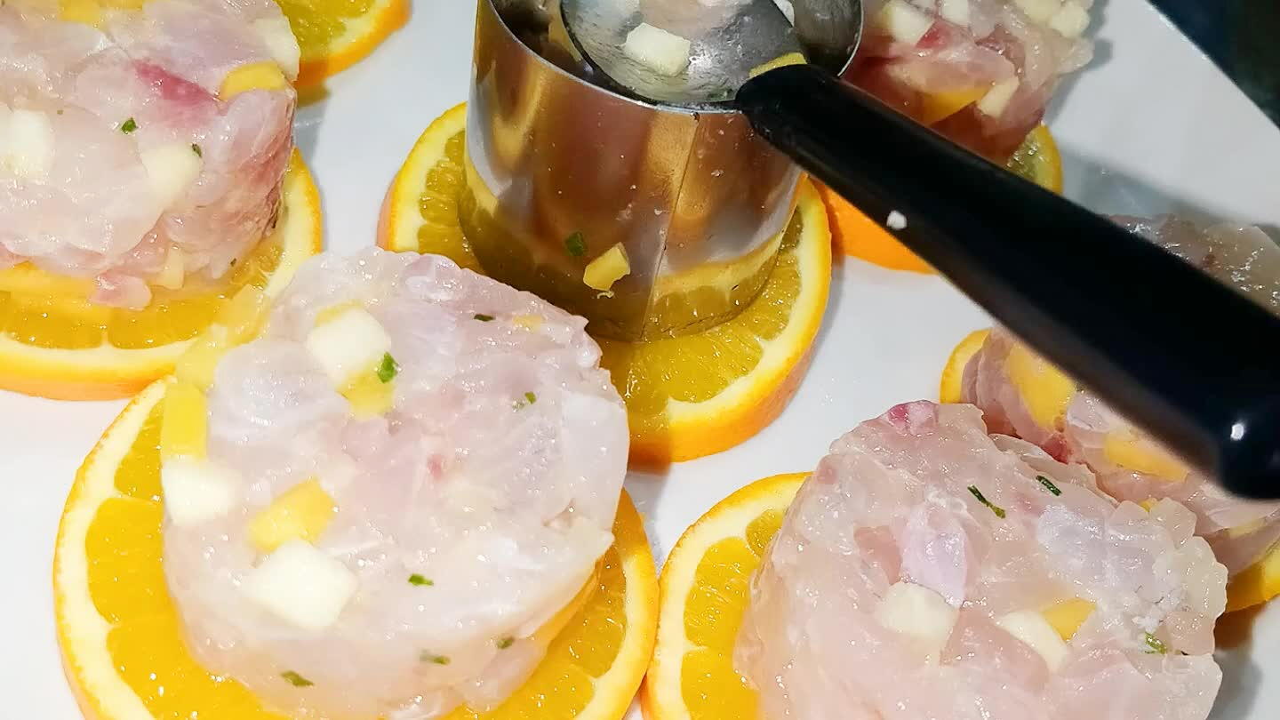 cco di arancia su ogni tartare e servire