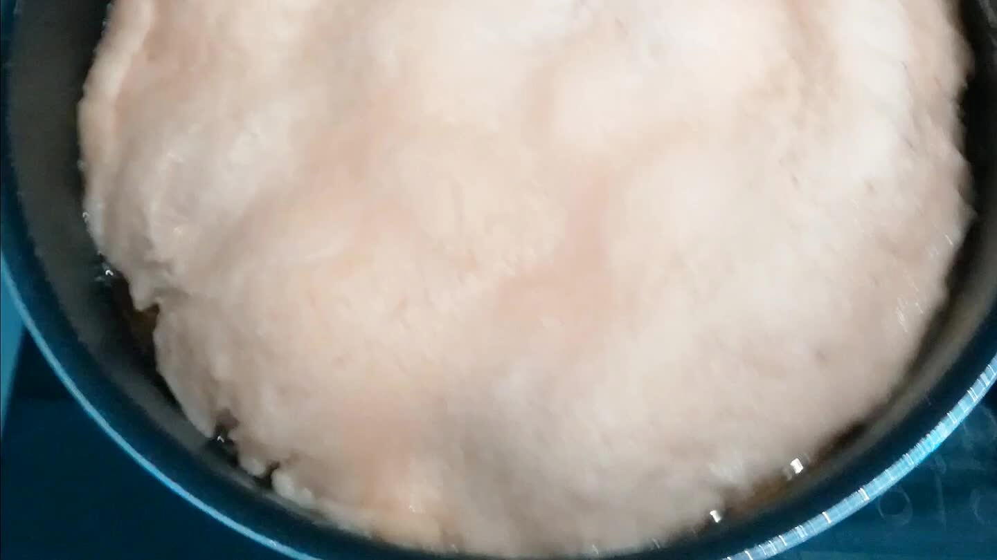 es du disque de pâte (pour le côté doré un jaune d'oeuf sur la pâte même si elle ne se verra pas lol) et enfournez 30 à 35 minutes au milieu d’un four préchauffé à 200°C.