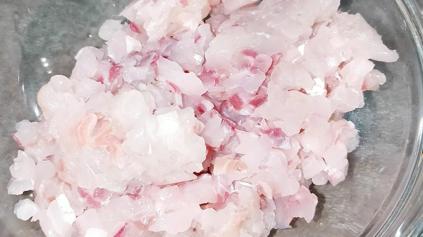 rattugiata , sale, olio e spremere 1 arancia. Girare il tutto