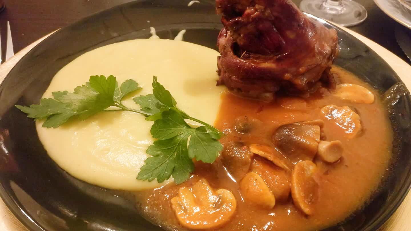 de patatas con guisantes aunque me quedo muy liquido :(. Para el puré solo tienes que cocer la patata y triturar todo junto con un pasapure, añadir un huevo, mantequilla y un poco de nata para suavizar