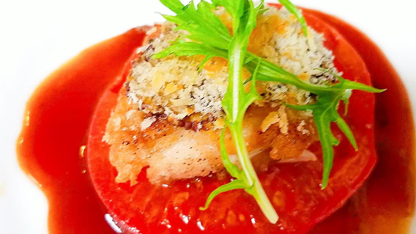 ろみ。フライパンで焼いたトマト、ベーコン。最後にパセリや水菜トッピング🌿