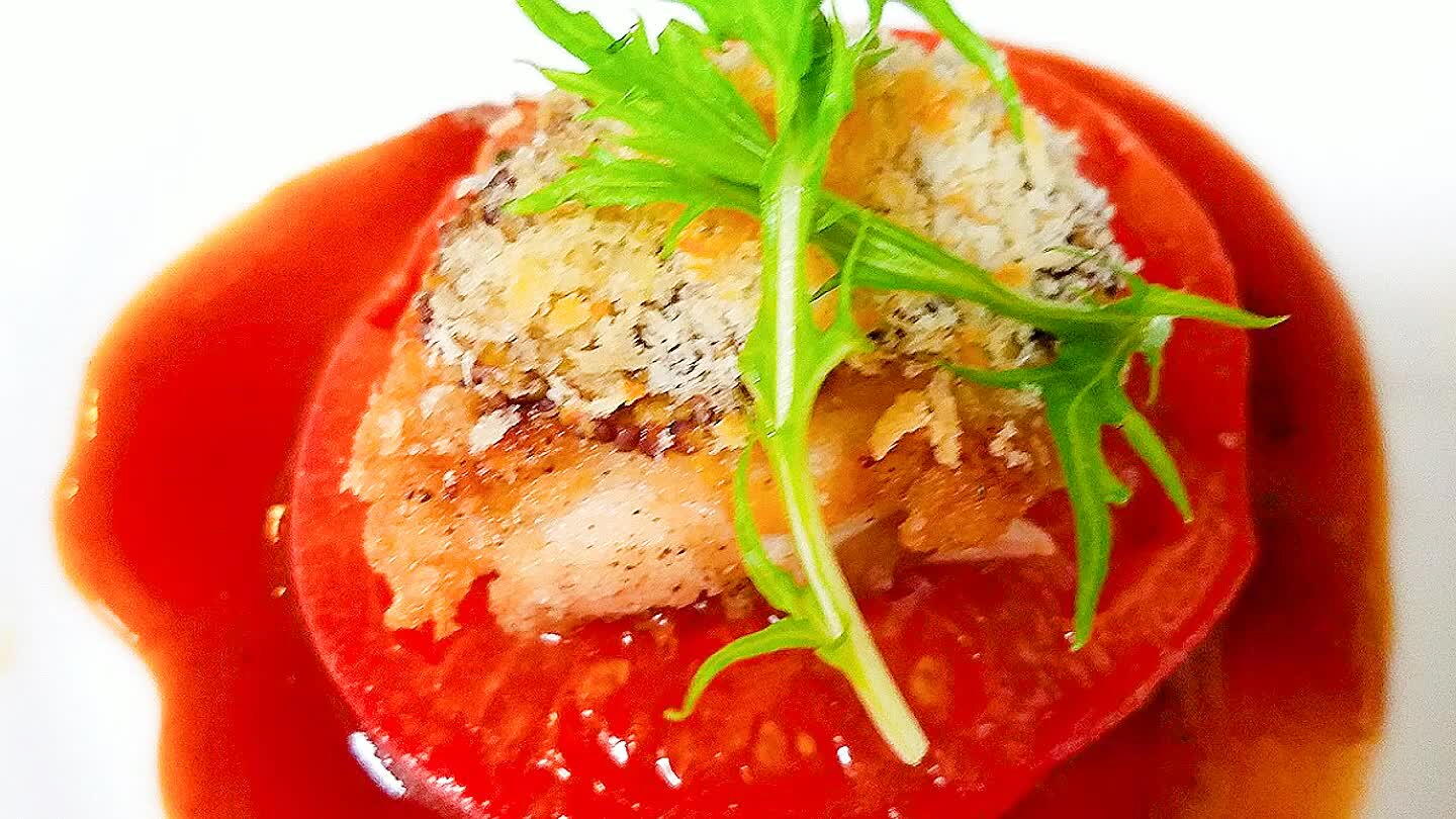 ろみ。フライパンで焼いたトマト、ベーコン。最後にパセリや水菜トッピング🌿