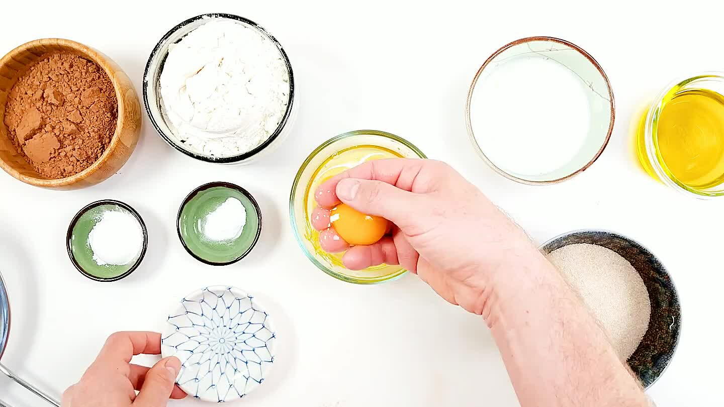 little messy and you need to be careful because if a yolk breaks the whites are ruined for meringue. But it is the fastest way.