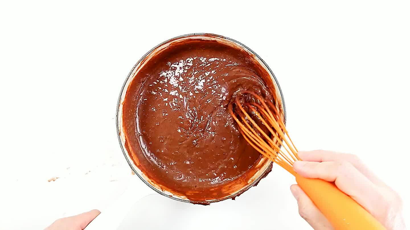 brigadeiro frosting works particularly well for this cake.