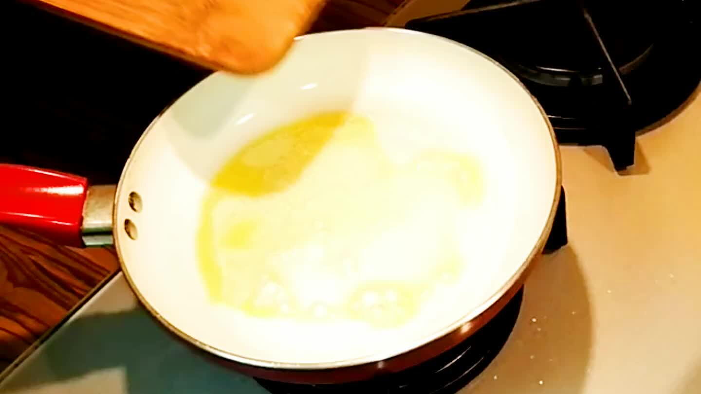 eme přidat javorový sirup a projdeme varem.