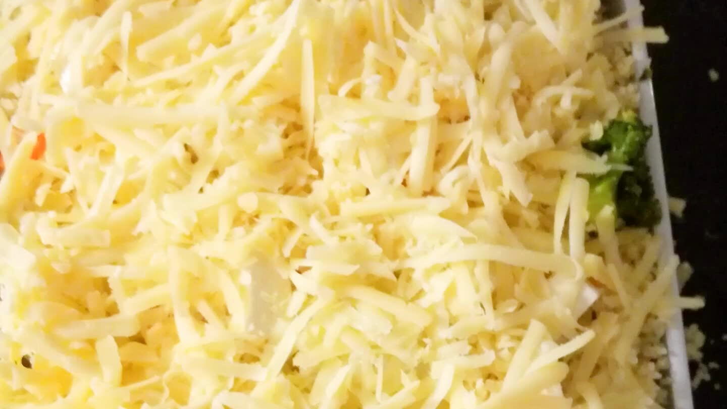 m fühlen. Mit zuerst Feta und anschließen Gouda bestreuen. Für ca 20 Minuten backen und genießen:)