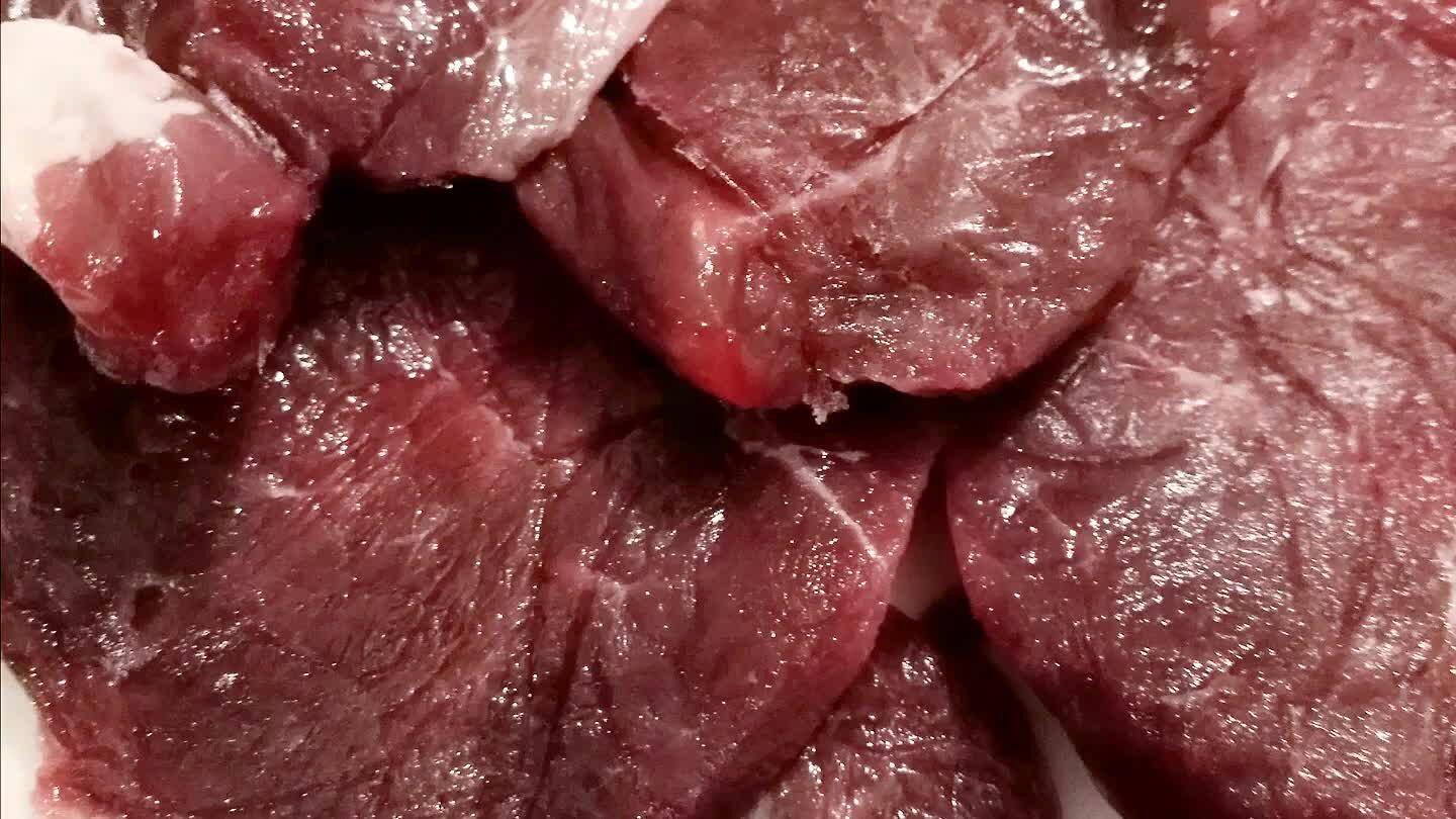 ccoli...adagiamoli sulla verdura in padella e spolveriamo con del timo...iniziamo la cottura a fuoco medio basso x almeno 5 Min...
