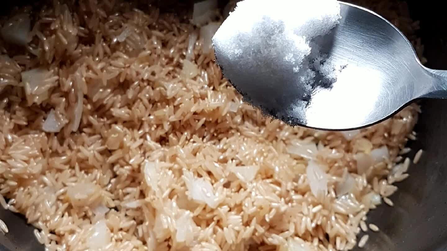 a, tampe a panela e quando levantar fervura marque 5 minutos e desligue. Espere sair a pressão para abrir a panela;
