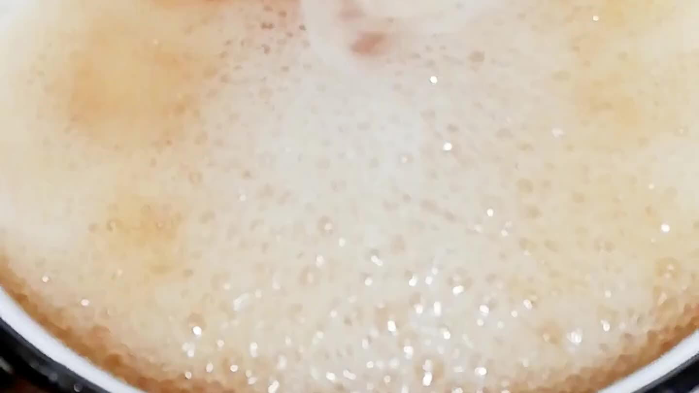 quantités. Le sucre blanc est tt au si bien c'est juste une question de couleur pour l'esthétique.