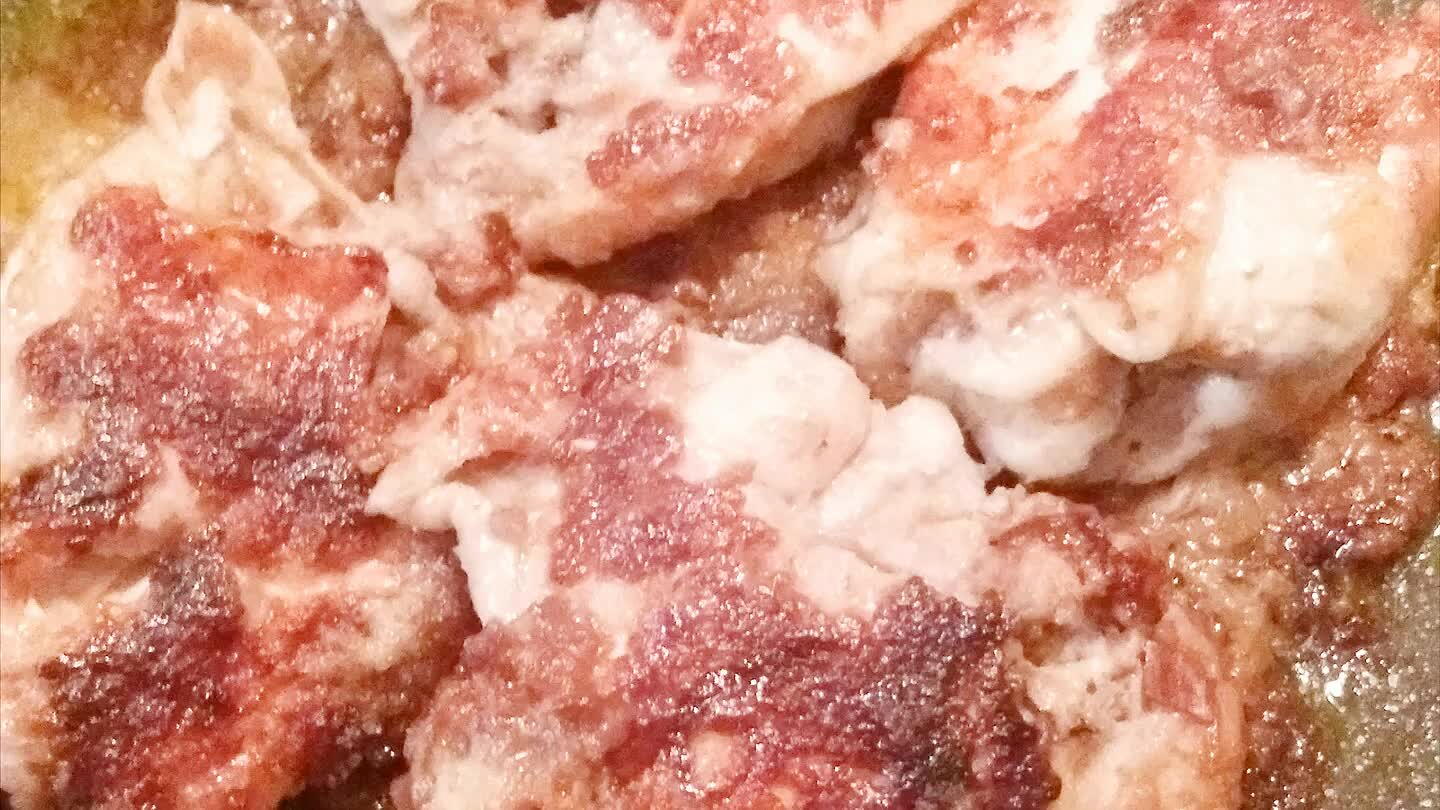 spolverandolo ancora con del pane grattuggiato...