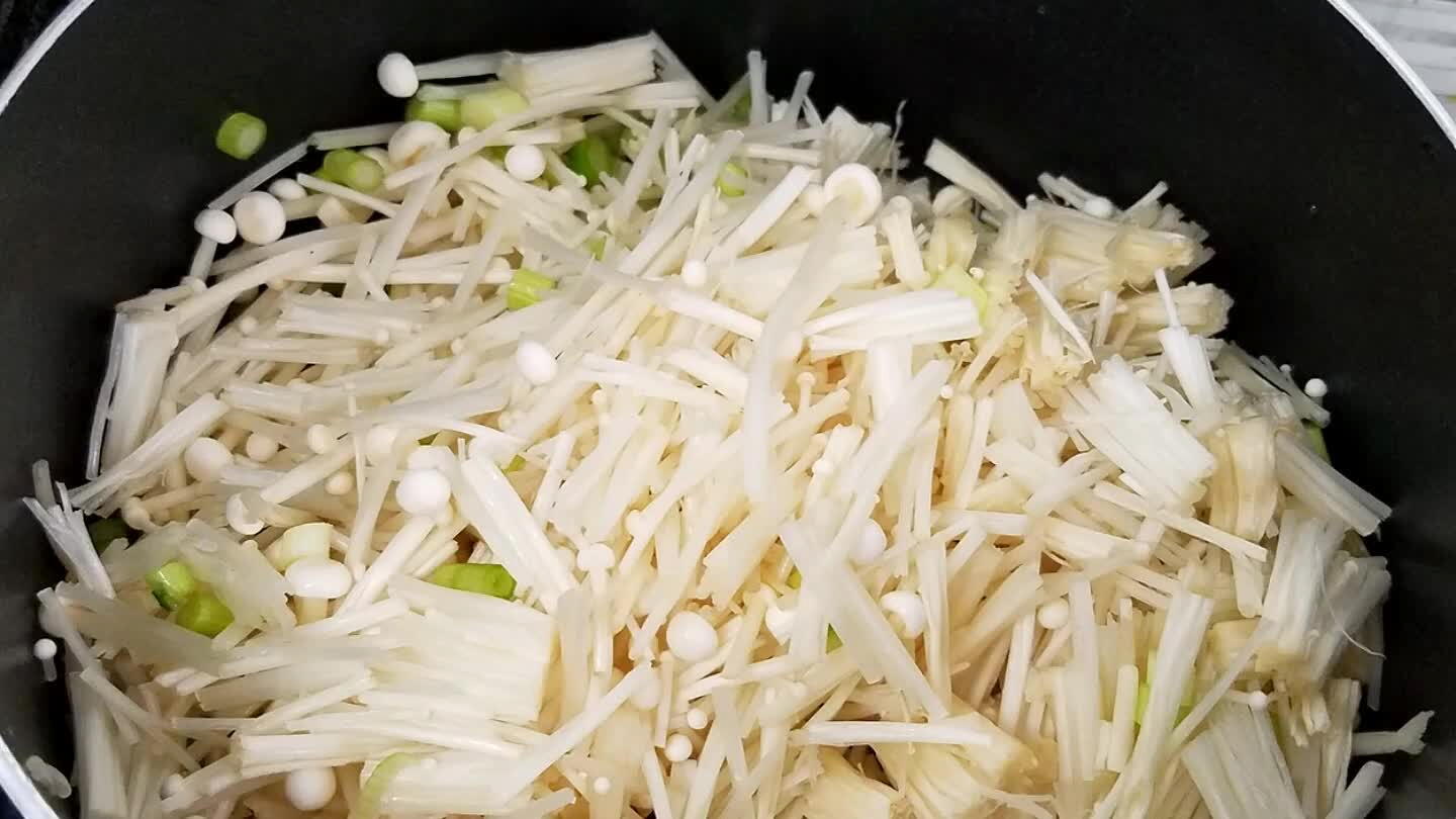 溶き片栗粉でとろみをつける。