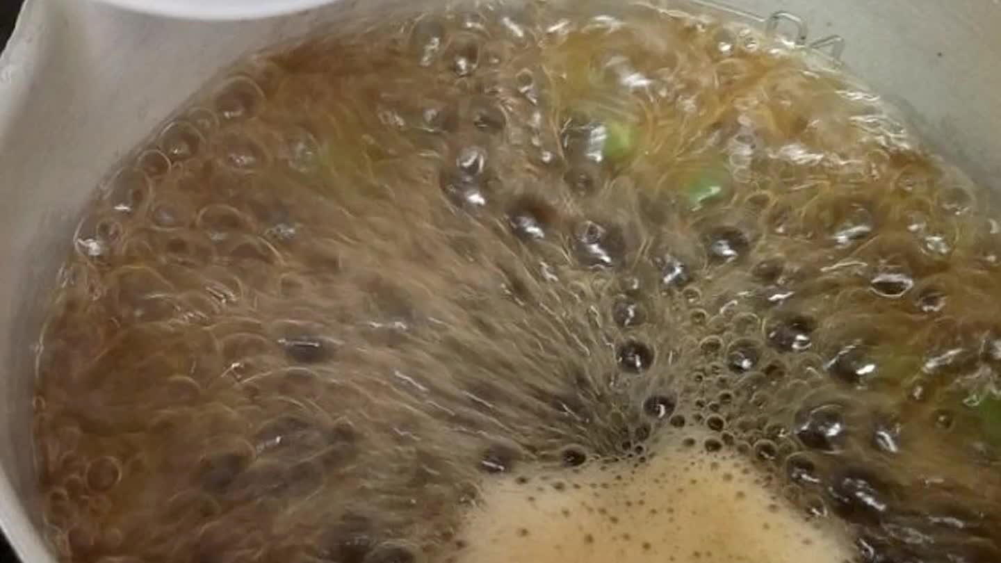 つける。