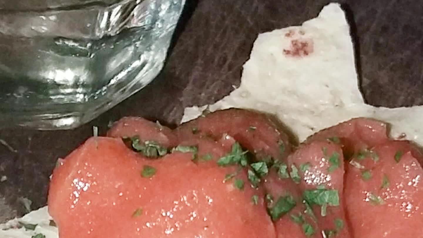 e ...il peperoncino spezzettato e cominciare la cottura a fuoco moderato!!