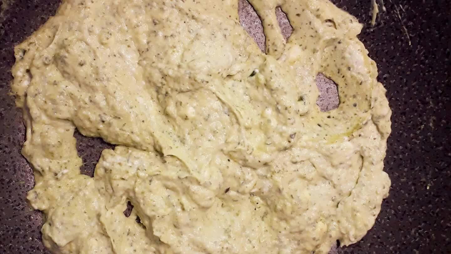 delphia e farla sciogliere lentamente nella crema di zucchine un paio di minuti.