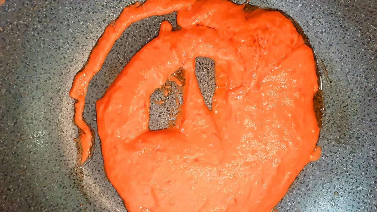 dopo di che frullateli fino ad ottenere una densa crema. Adesso regolate di sale e aggiungete lo stracchino.