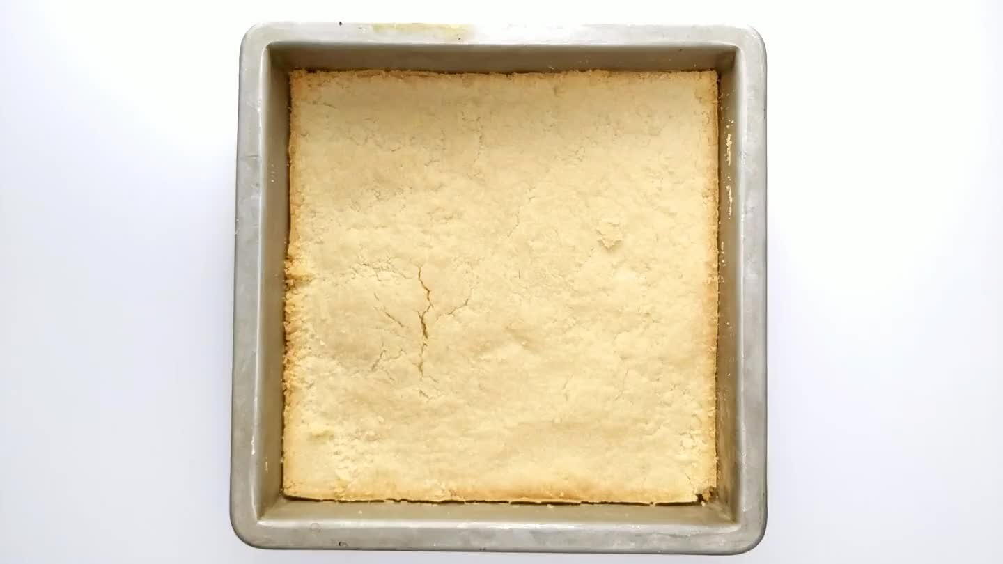 edges. Set aside and allow the caramel to cool and set.