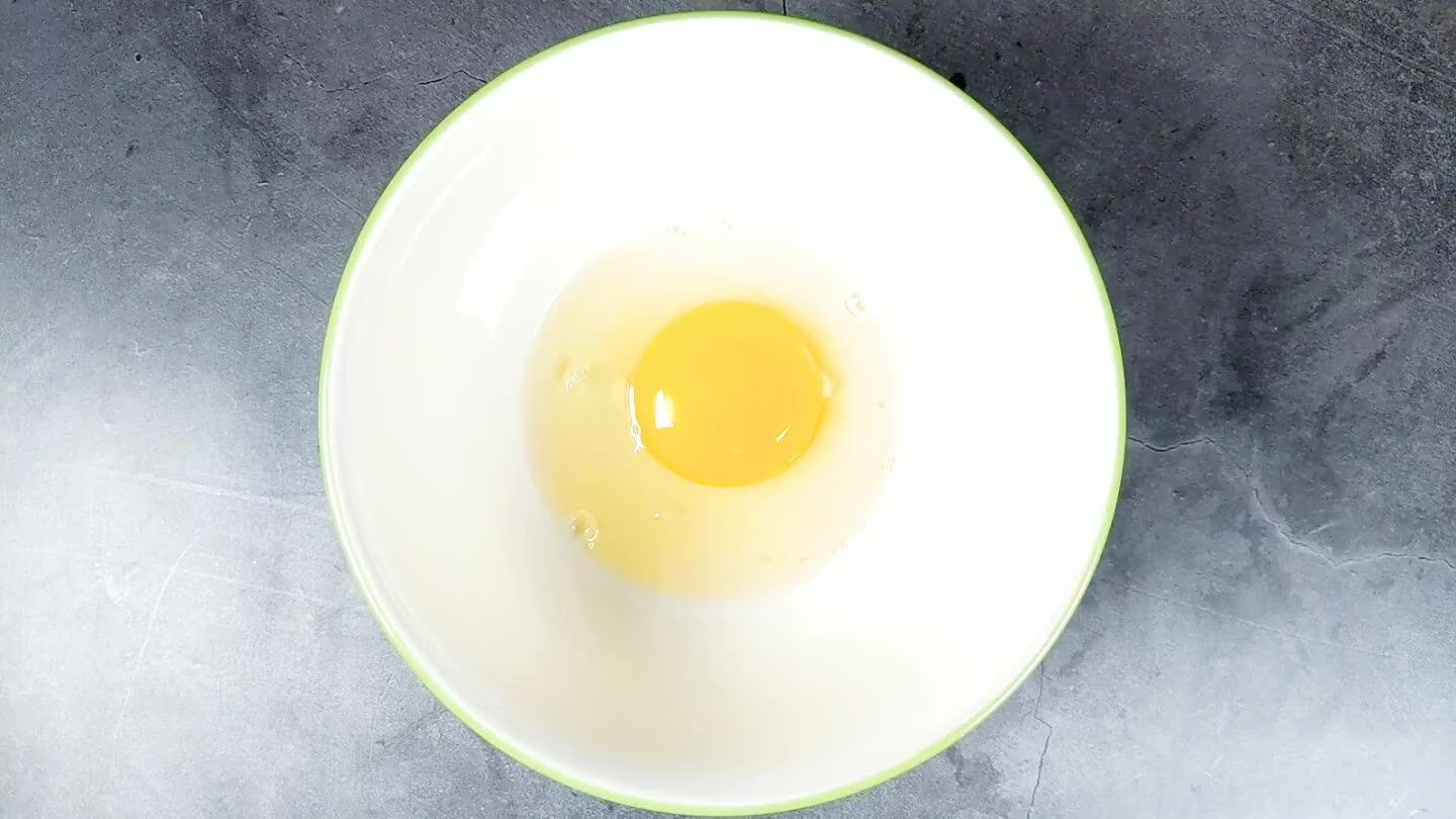 little careful still because if you do this in large batches, one broken yolk can ruin the whole batch of whites. But I really think this is the best way to separate a lot of egg yolks at once.