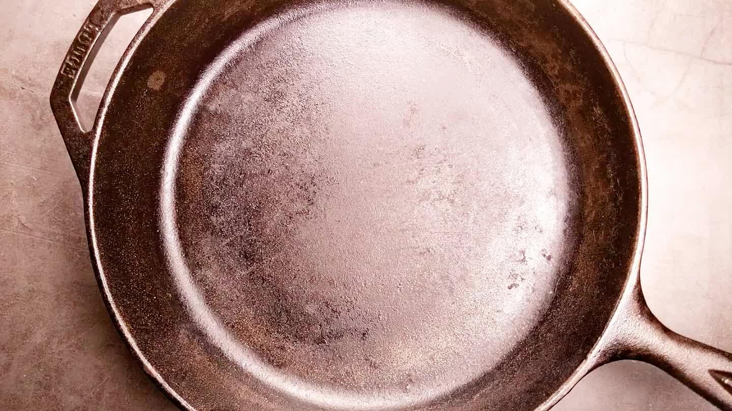 e oil begins to shine and sputters when any moisture is added to the pan.