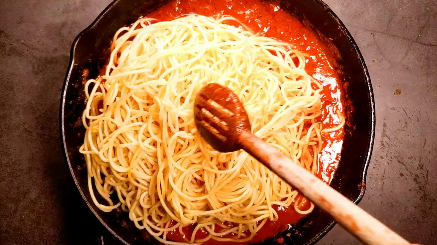 oking the spaghetti. Add water or broth if needed to replace any liquid that is boiled off and achieveyour desired sauce consistency.